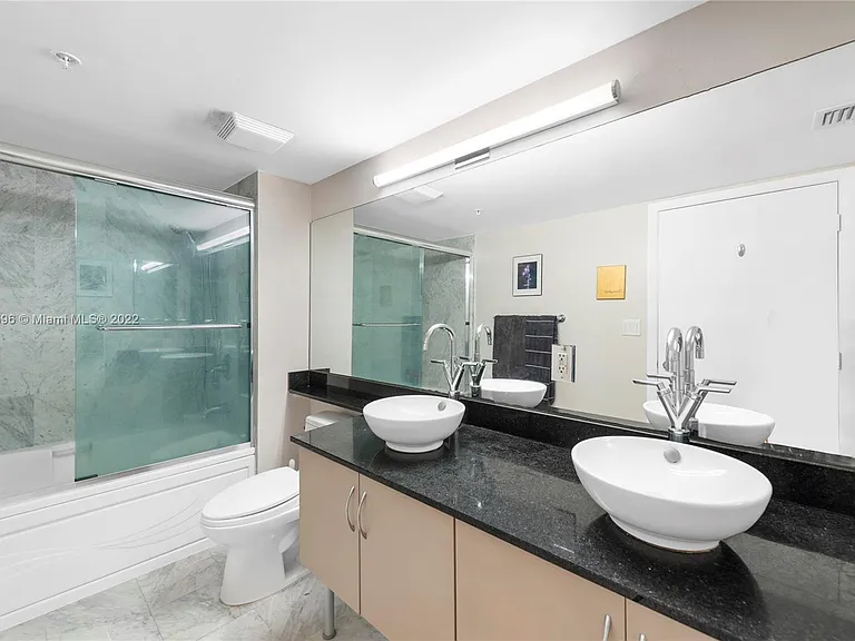 31 SE 5th St #32 — Photo 9