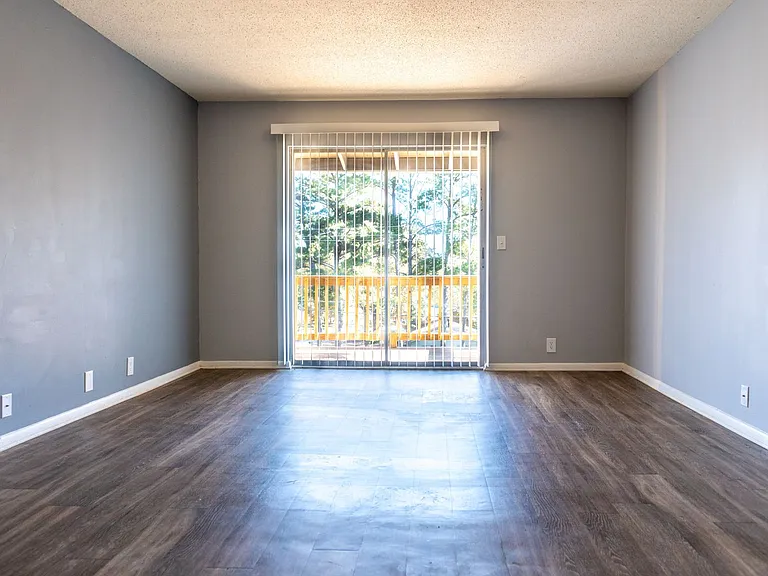 Coleman Place Apartments — Photo 12