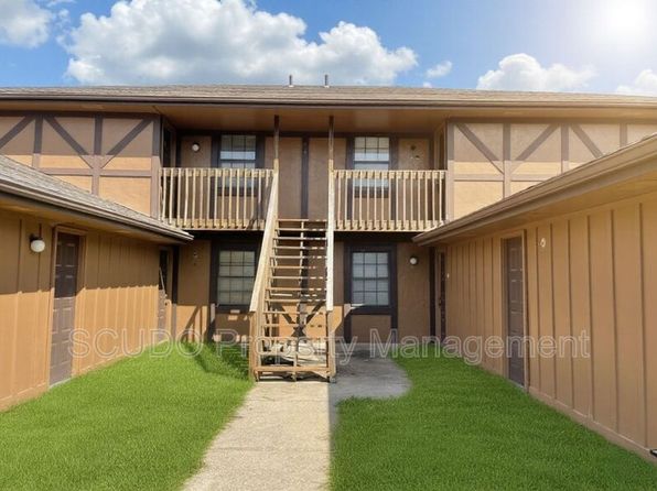 2100 SW 9th St APT C