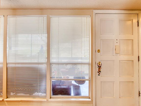 3rd image of 463 Canberra Dr