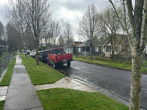 4th image of 526 16th Ave