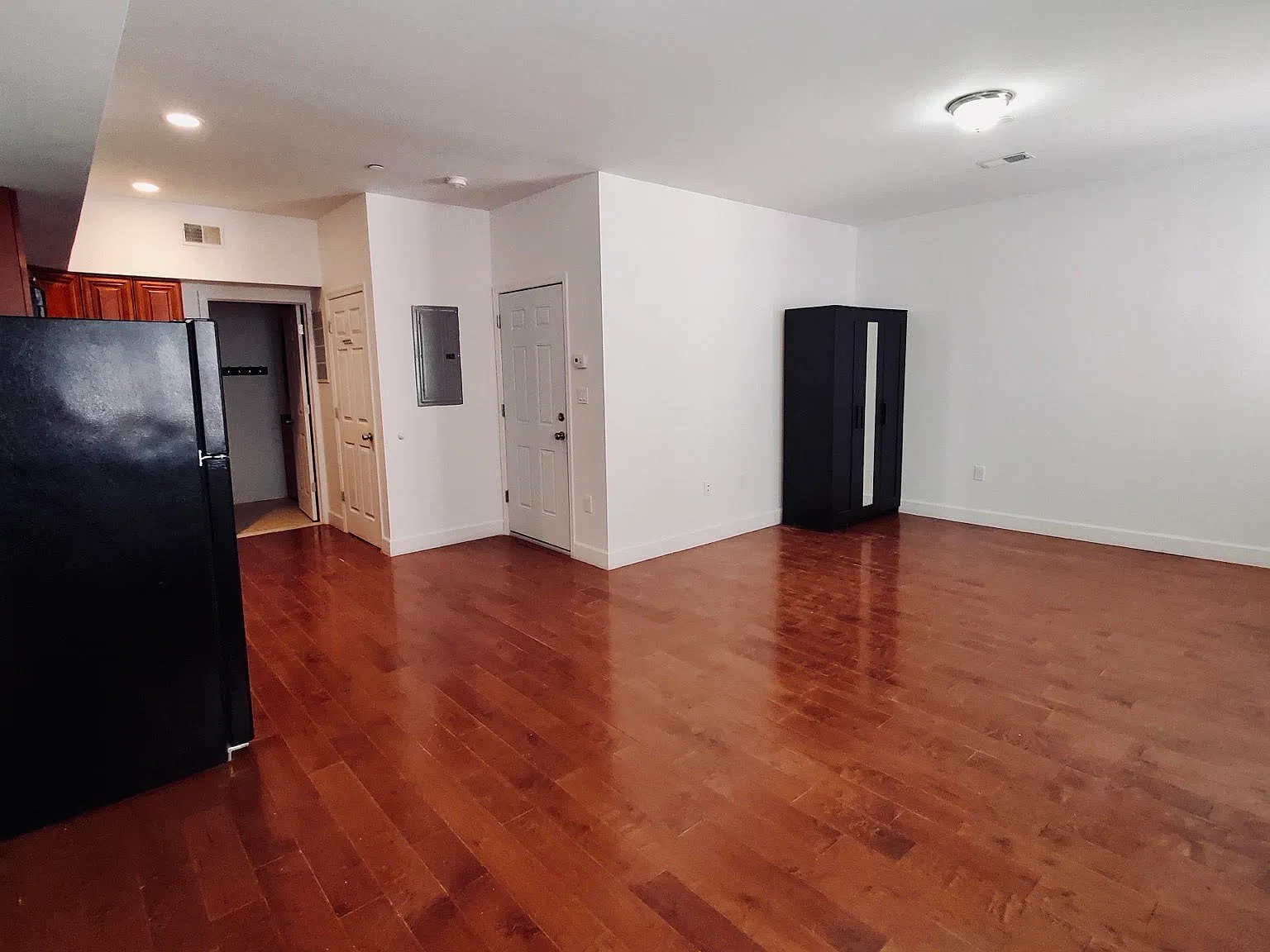 1032 Wood St — Photo 2