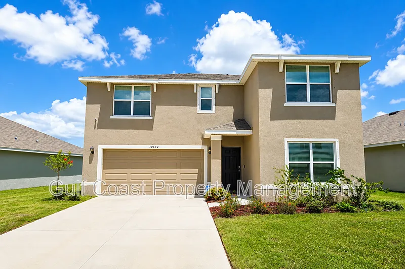 4 bed, 3.0 bath, 2371 sqft, $2,550 — Photo 1