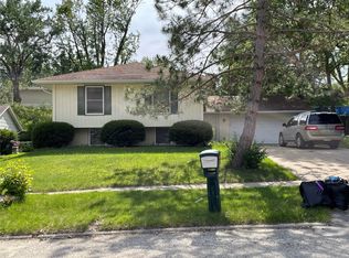 217 Chatham Rd NE, Cedar Rapids, IA 52402