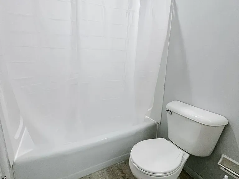 2310 N Oakwood Ave #9 — Photo 13
