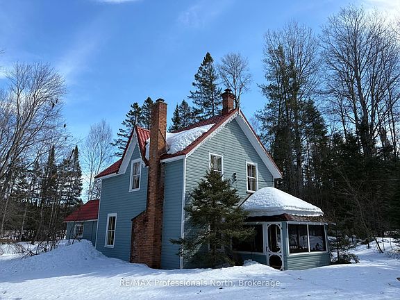 3rd image of 231 Kay Rd W