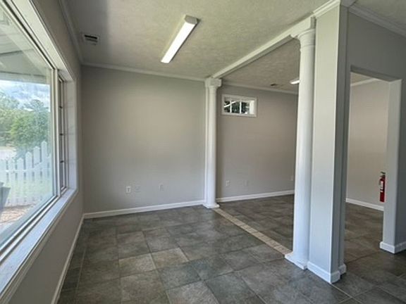 3rd image of 10634 Ford Ave