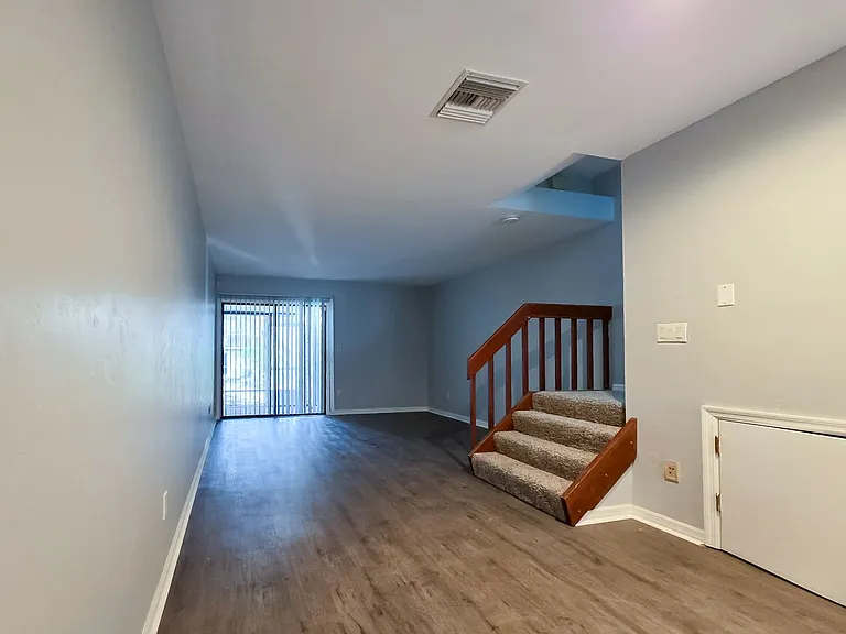 6210 SW 8th Ln — Photo 7