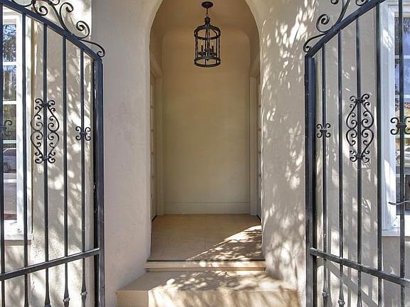 2nd image of 471 N San Pedro St #1