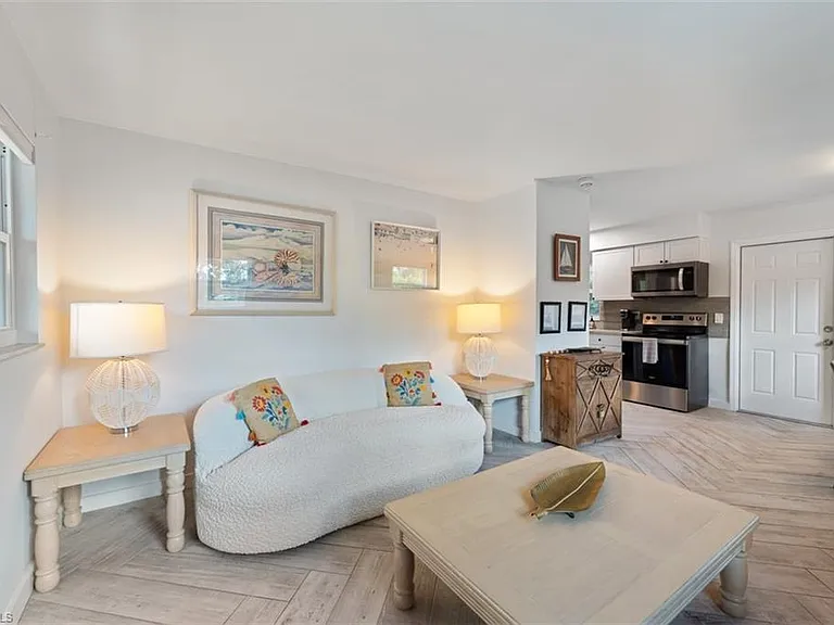 3365 Estey Ave — Photo 2