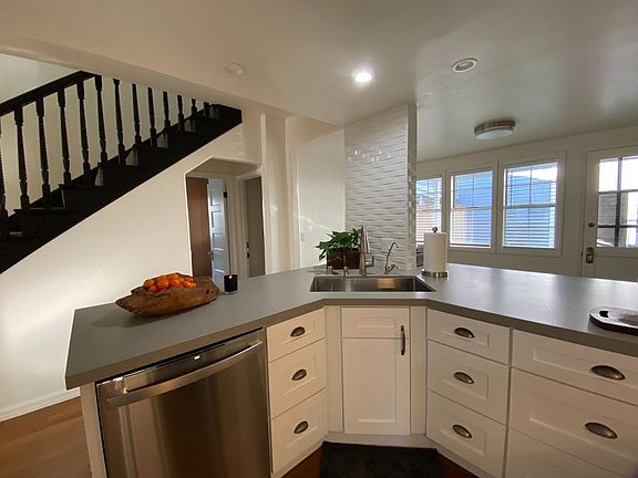 4th image of 4751 Terrace Dr