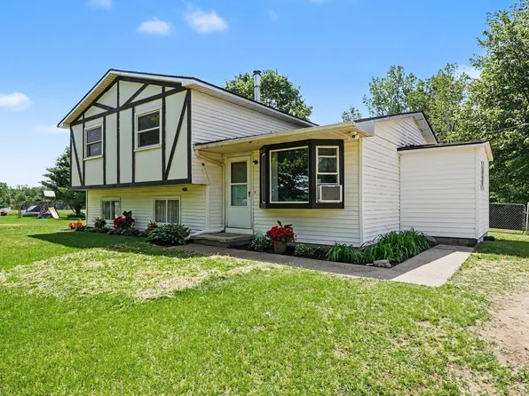 2424 E Shaffer Rd, Midland, MI 48642