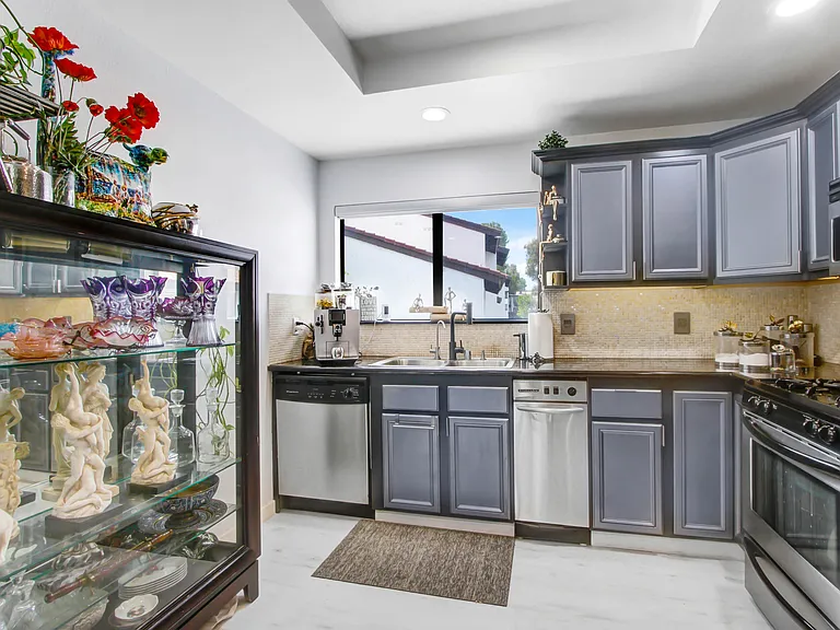 21545 Erwin St #98 — Photo 7