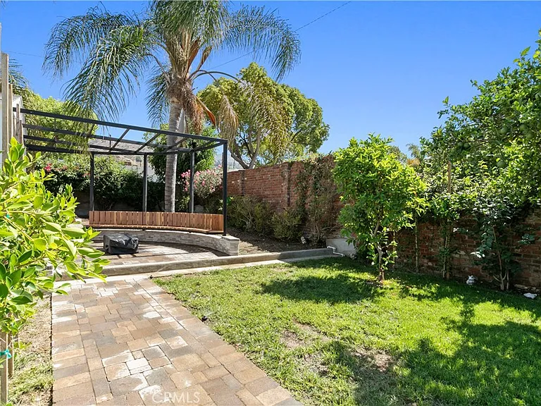 536 Hampton Rd — Photo 4
