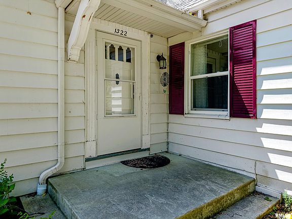 3rd image of 1322 E San Koty Dr
