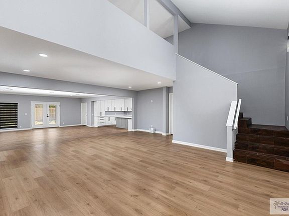 3rd image of 829 W White Ave