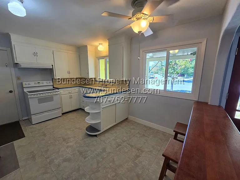 3200 Spring Creek Dr — Photo 6