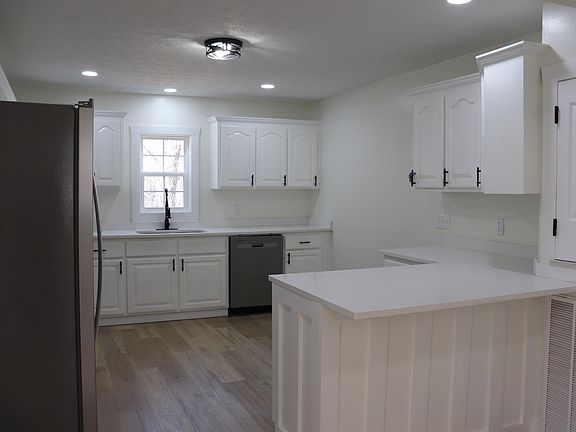 5th image of 1560 Buzzard Rock Rd