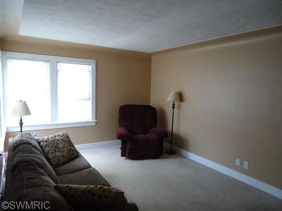 4th image of 1213 Woodridge St