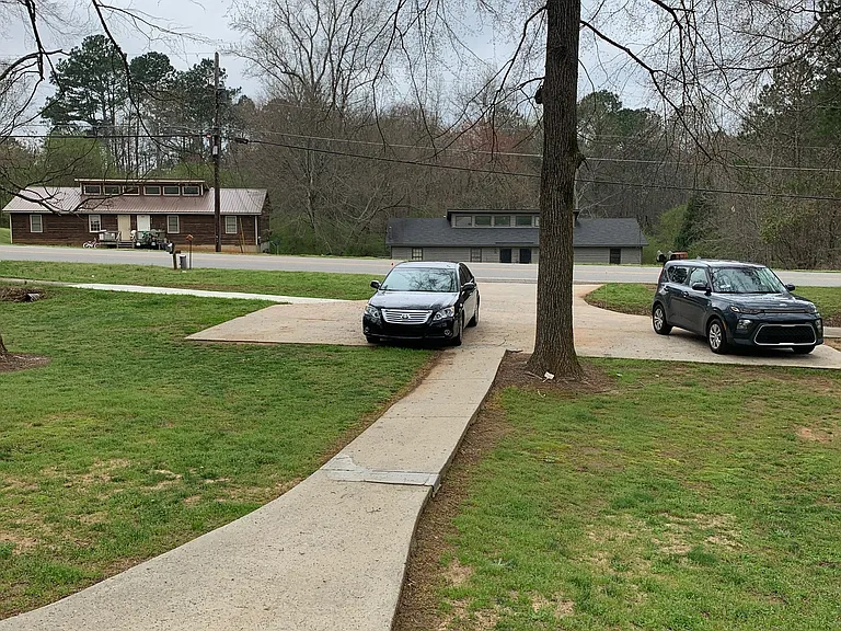 602 Freeman Dr — Photo 2