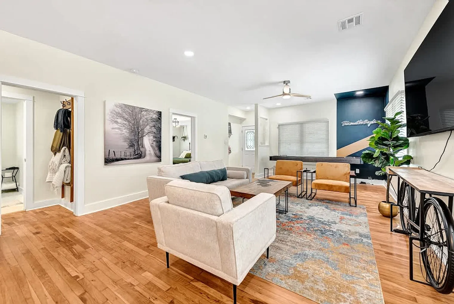 3 bed, 2.0 bath, 1582 sqft, $4,148 — Photo 2