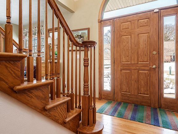 3rd image of 9293 Forest Ridge Dr