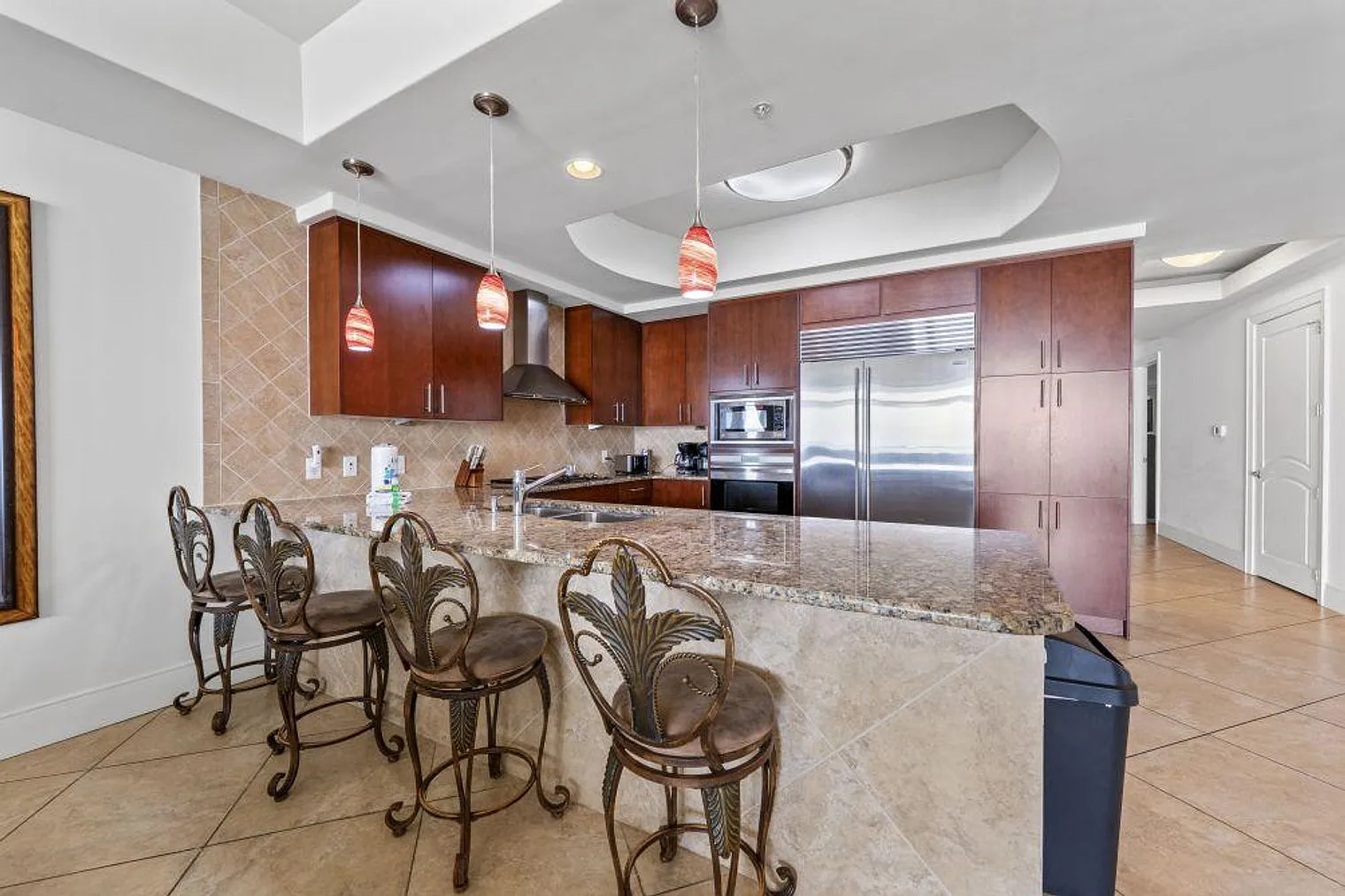 3 bed, 4.0 bath, 2292 sqft, $8,523 — Photo 4
