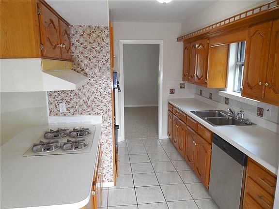 2nd image of 2502 Robin Ln
