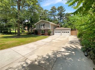 2486 Dunkerrin Ln, Dunwoody, GA 30360