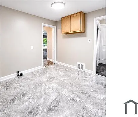 18570 Vaughan St — Photo 4