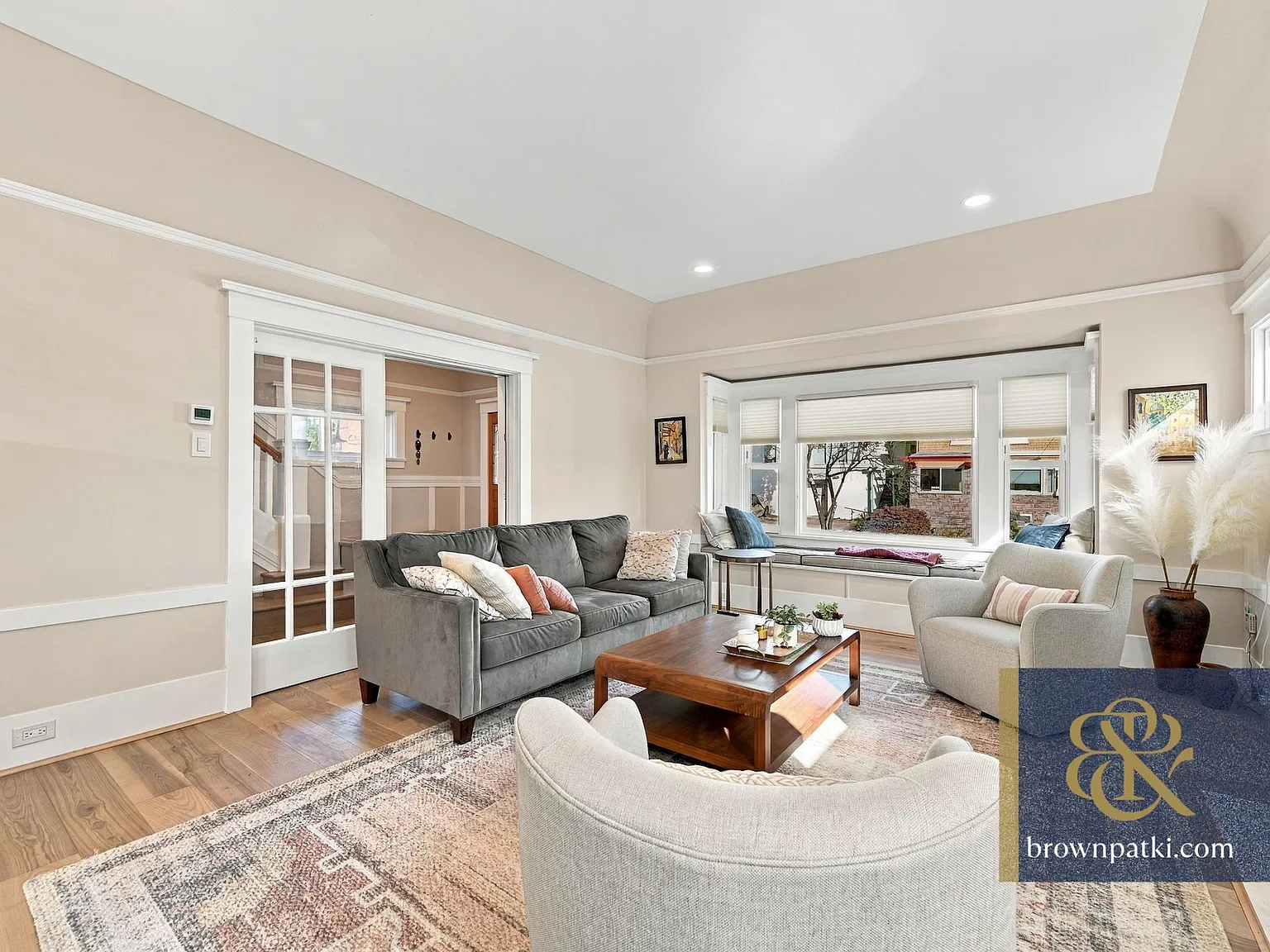 Furnished, Luxury Sunset 3bd, Huge Deck, Views & Pkg! | Brown & Patki Inc. — Photo 3