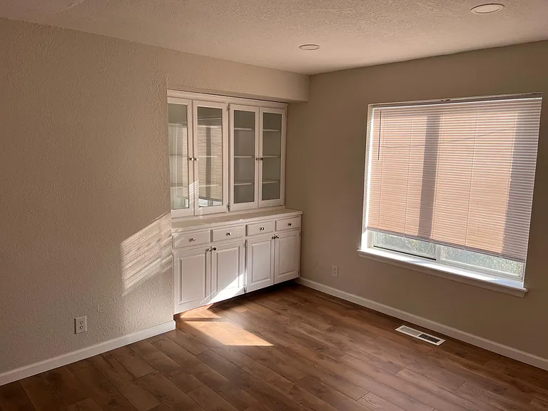 2709 Bishops Dr — Photo 4
