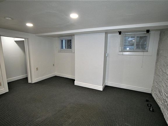 4th image of 1423 Race St APT 6