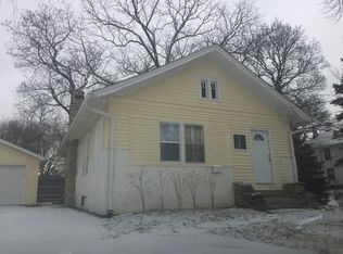 35 Hickory Ave, Aurora, IL 60505