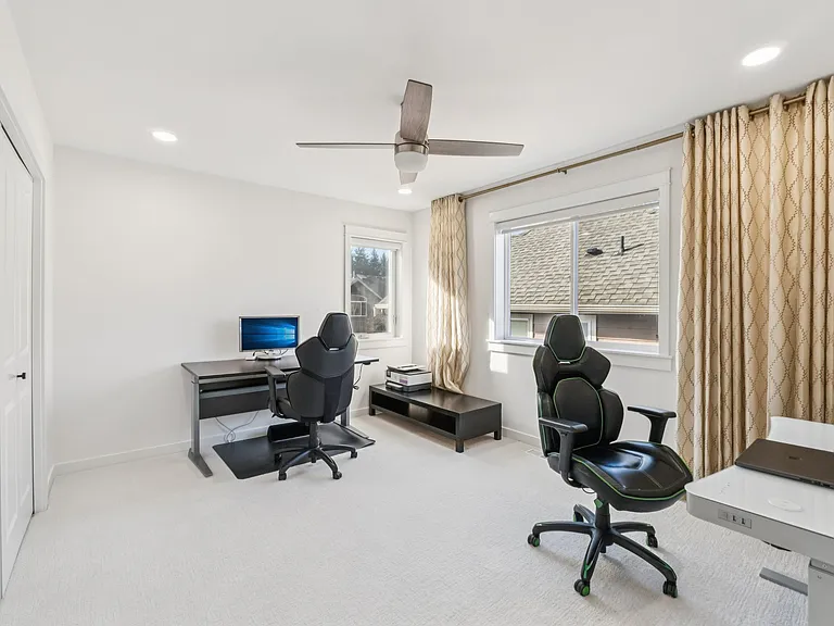 21011 SE 6th Pl — Photo 36