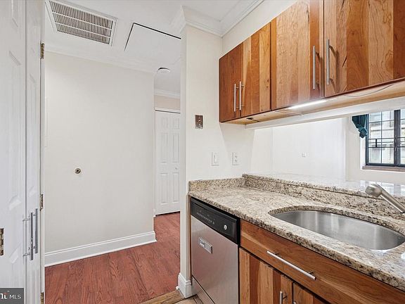 4th image of 1601 Spring Garden St APT 205