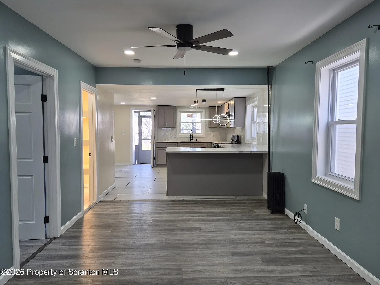 4 bed, 2.0 bath, 1880 sqft, $2,200 — Photo 4