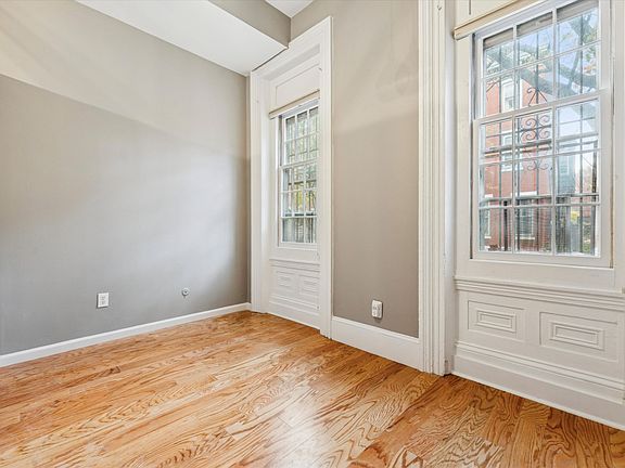 4th image of 2034 Mount Vernon St #1F