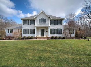 229 Greenview Dr, Aurora, OH 44202