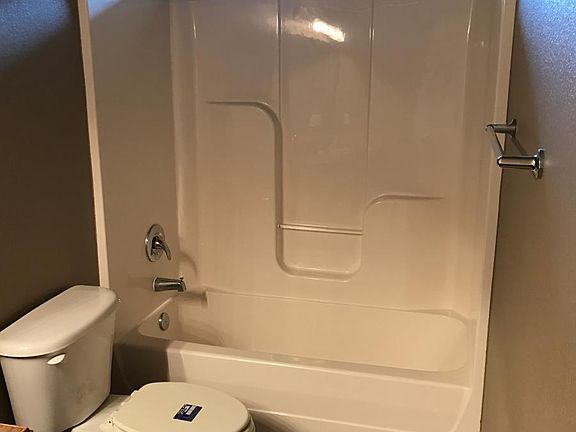 4th image of 1053 Applewood Cir
