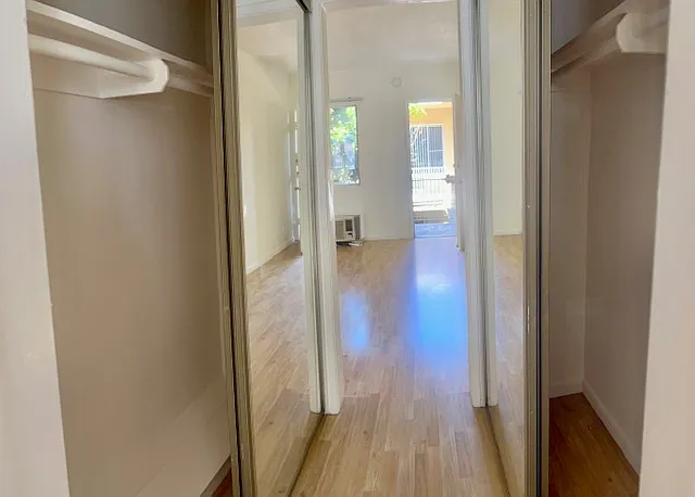 4804 Franklin Ave #8 — Photo 1