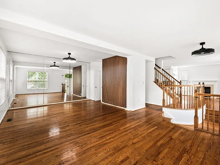 6139 Donival Sq — Photo 8
