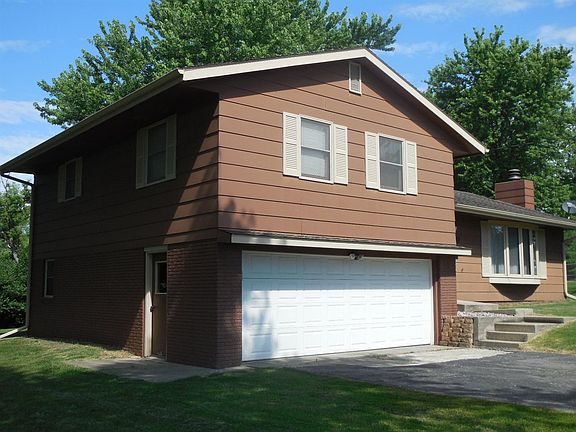 3rd image of 220 N East St