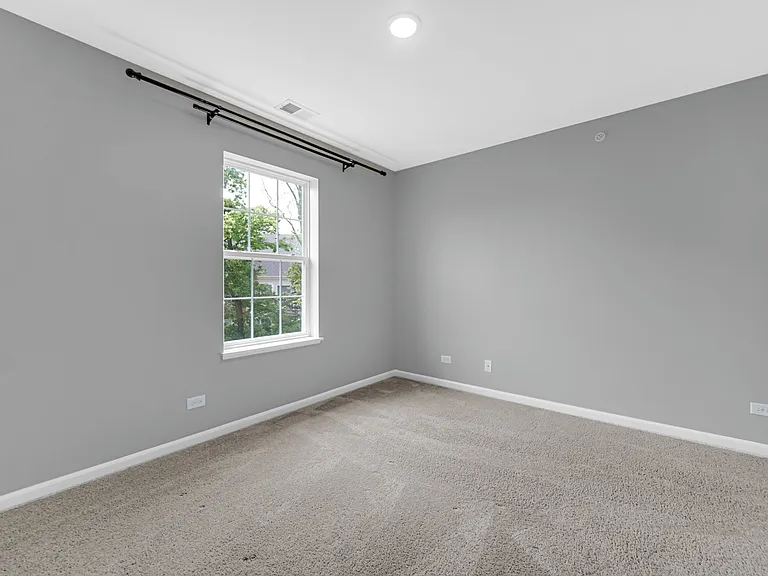 1537 Kraft Ave — Photo 22