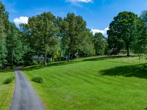 14 Oakwood Ave, Summertown, TN 38483
