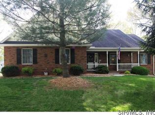 1221 Cabin Club Dr, Alton, IL 62002