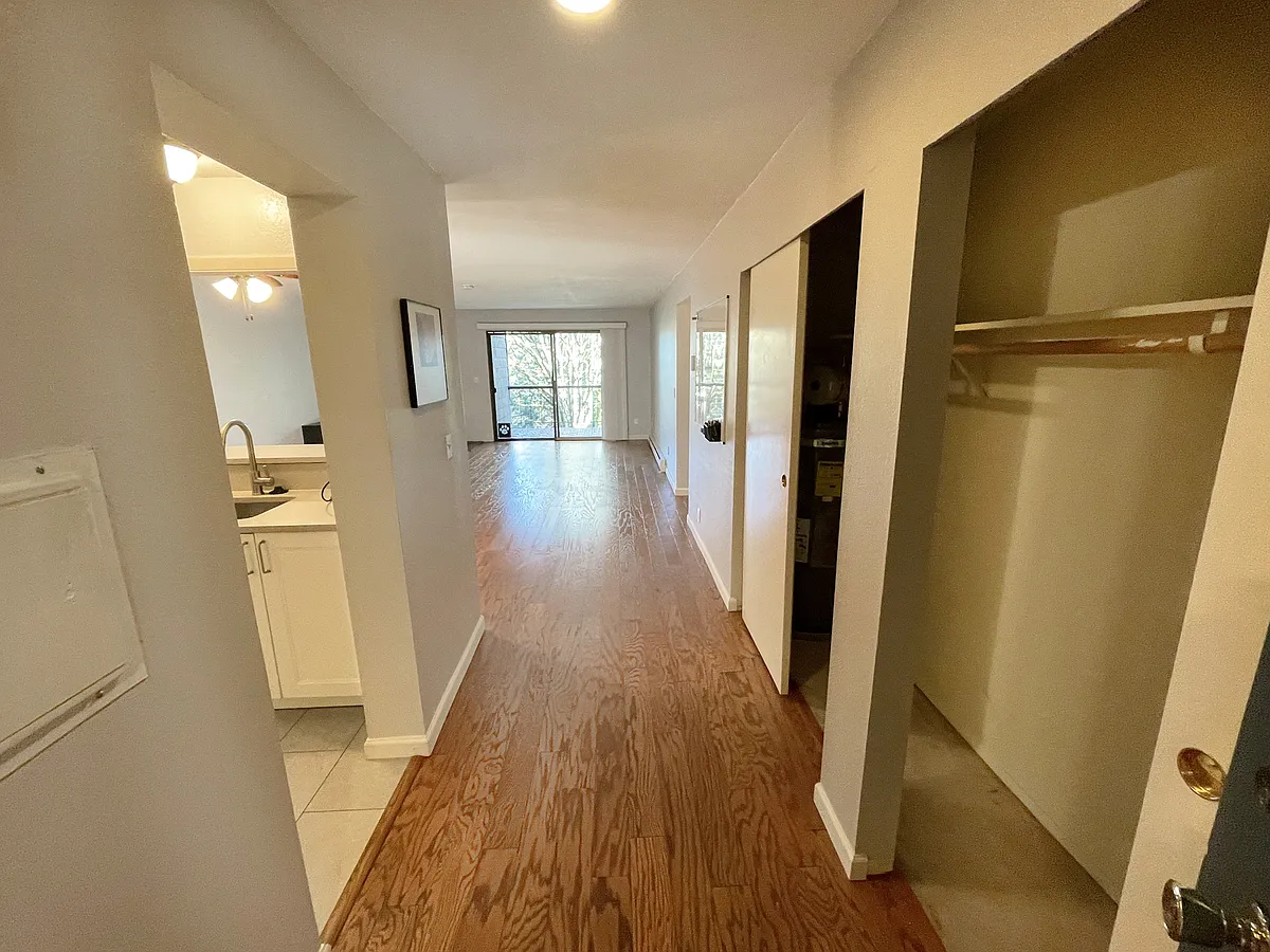 Building Photo - 6479 137th Ave NE #357