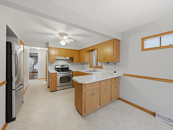 5th image of 6055 W 64th St