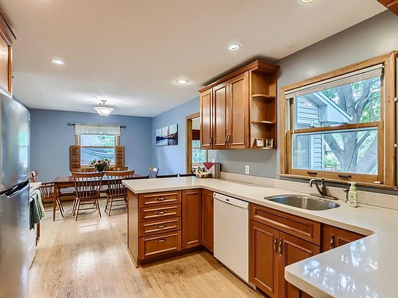 4th image of 6565 Lucia Ln NE