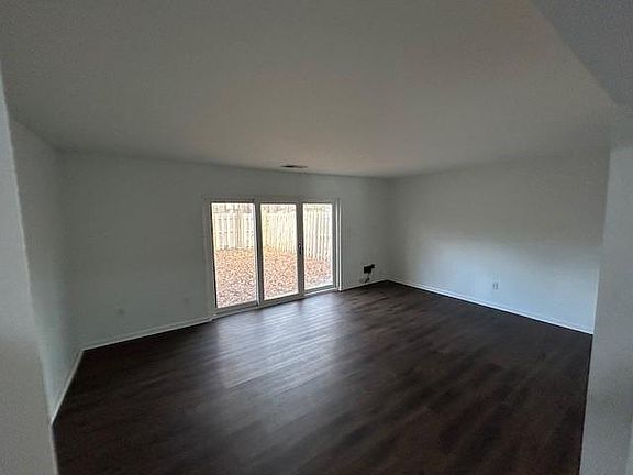 4th image of 1011 Willow Green Dr